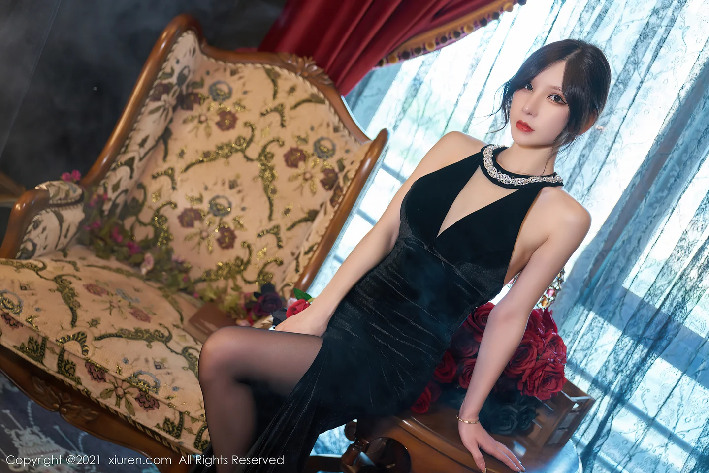图片[3]-[XiuRen秀人网]VOL.3879 女神周于希Sandy大理旅拍私房超薄无内黑丝裤袜秀翘臀诱惑写真85P-秀人网官方网站